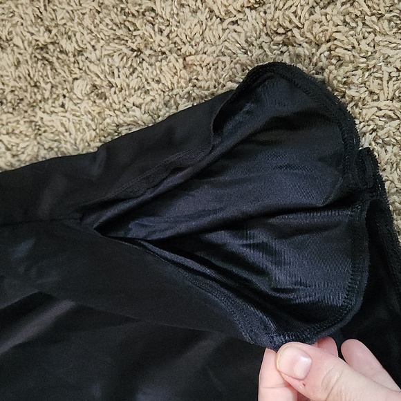 Vanity Fair 100% Nylon Anti- Static Black Slip - Picture 2 of 5